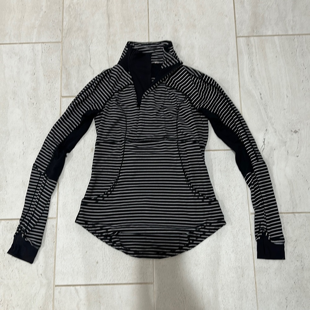 Lululemon - ready to rulu half zip size 6 good condition